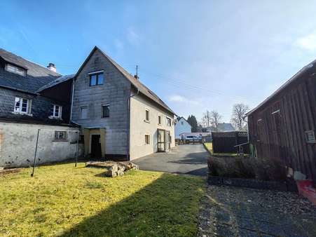 Hausplatz mit Nebengebäude - Landhaus in 95197 Schauenstein mit 230m² kaufen