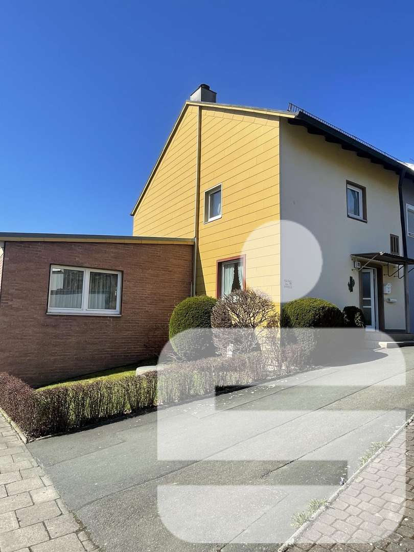 Front - Reiheneckhaus in 95032 Hof mit 107m² kaufen