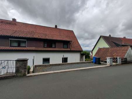 Straßenansicht - Doppelhaushälfte in 95339 Wirsberg mit 90m² kaufen