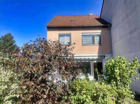 Außenansicht - Reiheneckhaus in 95030 Hof mit 107m² kaufen