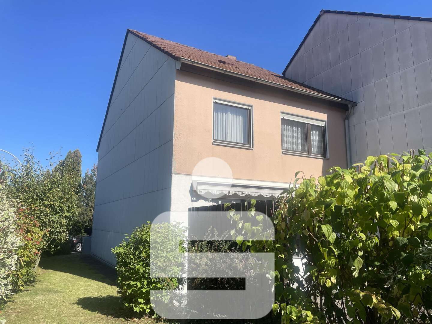 Außenansicht - Reiheneckhaus in 95030 Hof mit 107m² kaufen