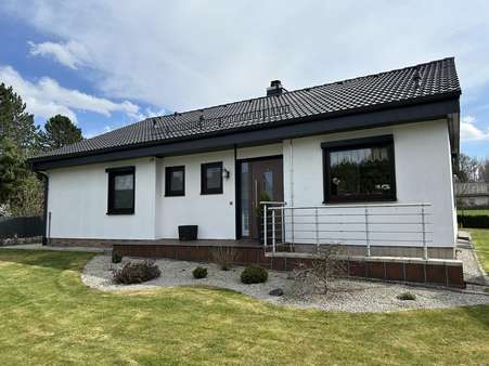 Nordansicht - Bungalow in 95111 Rehau mit 96m² kaufen