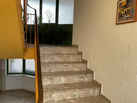2-Zimmer-ETW unterhalb Gymnasium mit Dachloggia ! 
