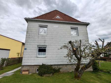 Außenansicht Außenansicht - Zweifamilienhaus in 95158 Kirchenlamitz mit 140m² kaufen