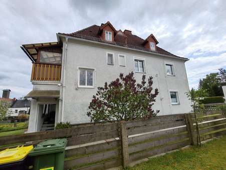 Außenansicht Außenansicht - Zweifamilienhaus in 95158 Kirchenlamitz mit 140m² kaufen