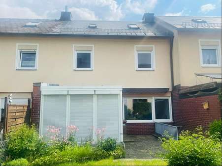 Rückseite Rückseite - Reihenmittelhaus in 95030 Hof mit 115m² kaufen