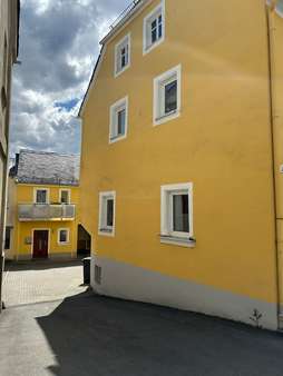 Außenansicht Außenansicht - Mehrfamilienhaus in 95126 Schwarzenbach mit 278m² kaufen