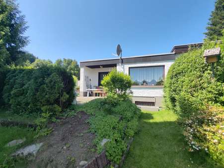 Außenansicht Gartenseite Außenansicht Gartenseite - Doppelhaushälfte in 95233 Helmbrechts mit 65m² kaufen