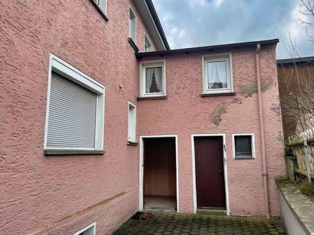 Hauseingang und Nebenraum Hauseingang und Nebenraum - Doppelhaushälfte in 95183 Feilitzsch mit 97m² kaufen