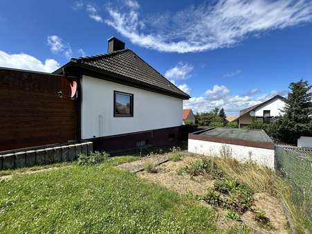 Rückansicht mitGarage Rückansicht mitGarage - Bungalow in 95180 Berg mit 77m² kaufen