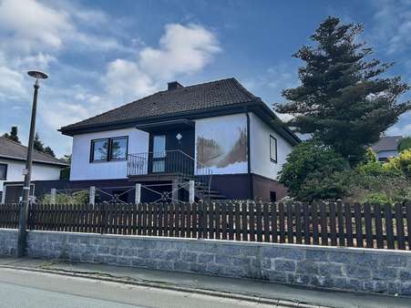 Straßenansicht Straßenansicht - Bungalow in 95180 Berg mit 77m² kaufen