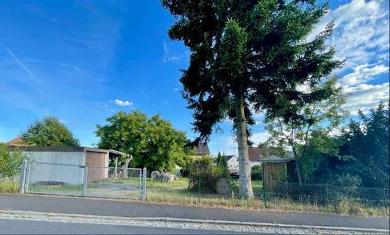 - - Grundstück in 95100 Selb mit 843m² kaufen
