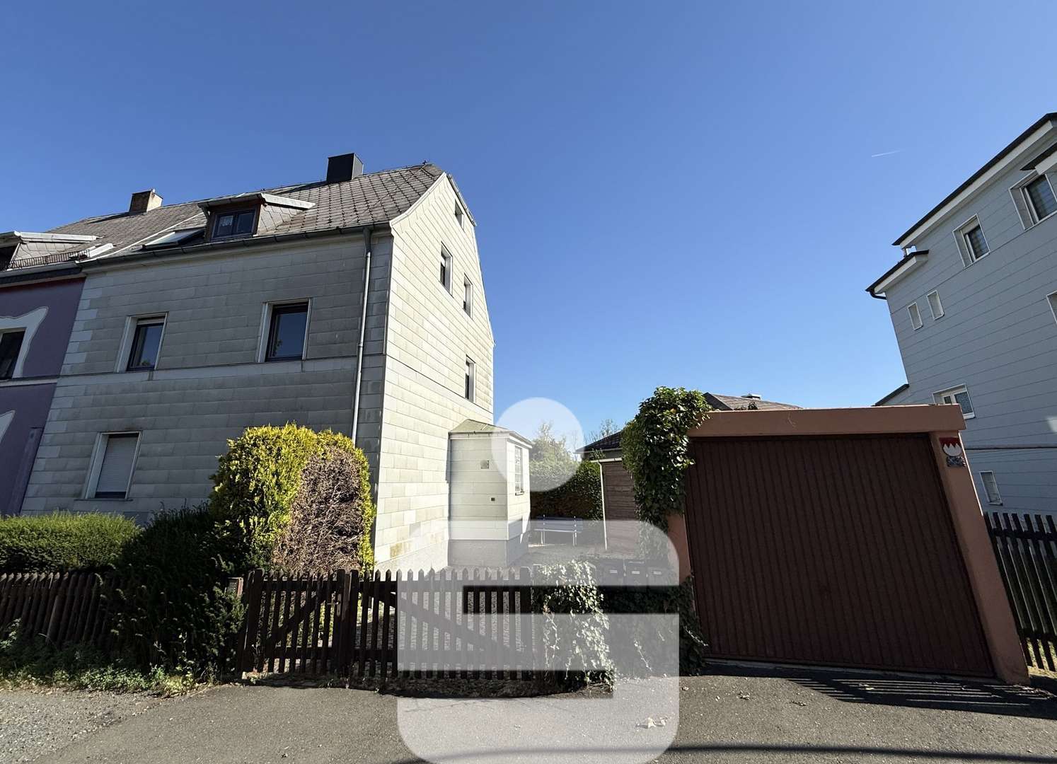 Frontansicht - DFH + Bungalow Frontansicht - DFH + Bungalow - in 95189 Köditz mit 255m² mieten