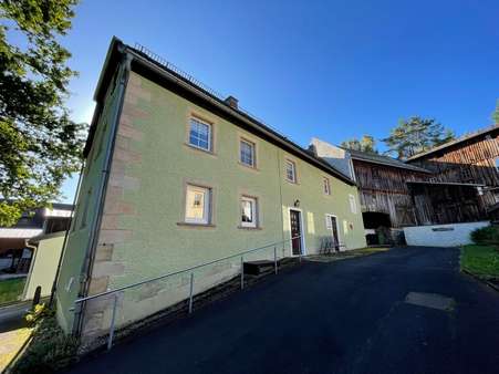 - - - Landhaus in 95100 Selb mit 176m² kaufen