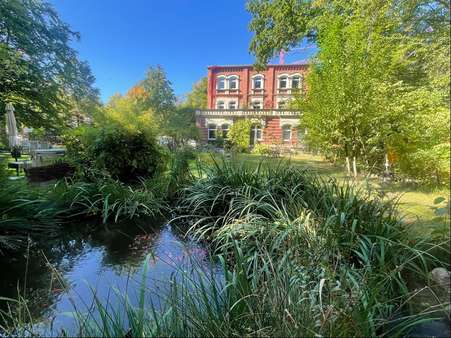 Gartenansicht mit Teich Gartenansicht mit Teich - Dachgeschosswohnung in 95028 Hof mit 123m² kaufen