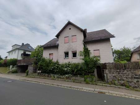Außenansicht Außenansicht - Zweifamilienhaus in 95482 Gefrees mit 155m² als Kapitalanlage kaufen