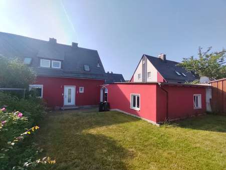 Gartenansicht - Doppelhaushälfte in 95213 Münchberg mit 130m² kaufen