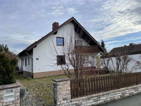 Außenansicht - Zweifamilienhaus in 95182 Döhlau mit 229m² kaufen