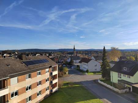 Blick vom Balkon - Etagenwohnung in 95213 Münchberg mit 73m² als Kapitalanlage kaufen