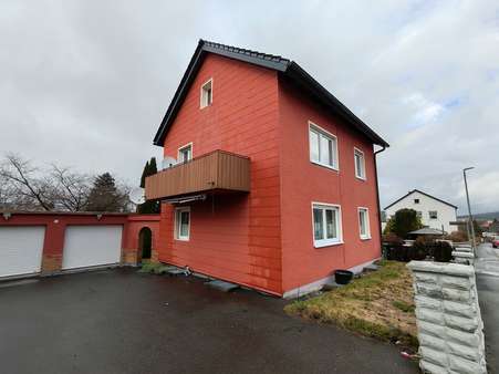 Seitenansicht / Balkon - Einfamilienhaus in 95239 Zell mit 90m² kaufen