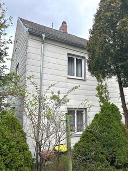 Hinteransicht - Doppelhaushälfte in 95111 Rehau mit 94m² kaufen