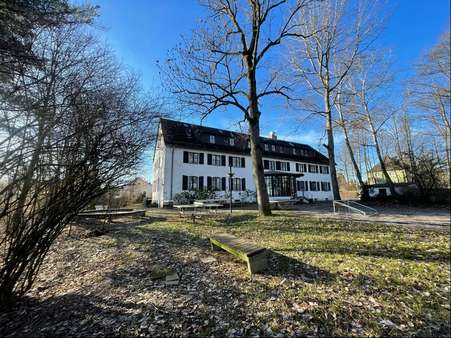Garten - Pension in 95032 Hof mit 1188m² als Kapitalanlage kaufen