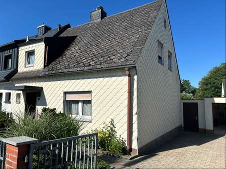 Hausansicht - Doppelhaushälfte in 95163 Weißenstadt mit 80m² kaufen