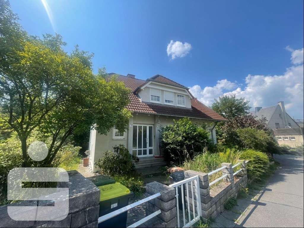 Straßenansicht - Einfamilienhaus in 95028 Hof mit 155m² kaufen