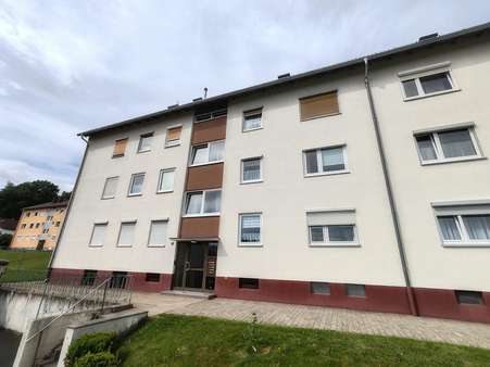 Außenansicht - Erdgeschosswohnung in 95233 Helmbrechts mit 78m² kaufen
