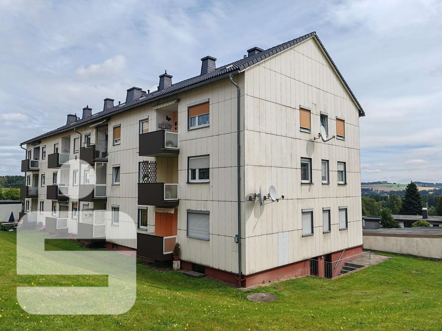 Außenansicht - Erdgeschosswohnung in 95233 Helmbrechts mit 78m² kaufen