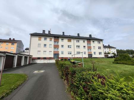 Außenansicht - Erdgeschosswohnung in 95233 Helmbrechts mit 78m² kaufen
