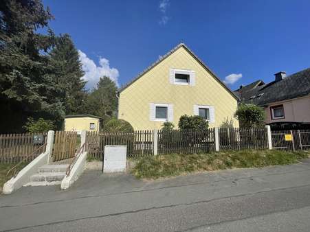 Straßenansicht 1 - Einfamilienhaus in 95191 Leupoldsgrün mit 95m² kaufen