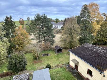 Blick in den Garten - Doppelhaushälfte in 95179 Geroldsgrün mit 167m² kaufen