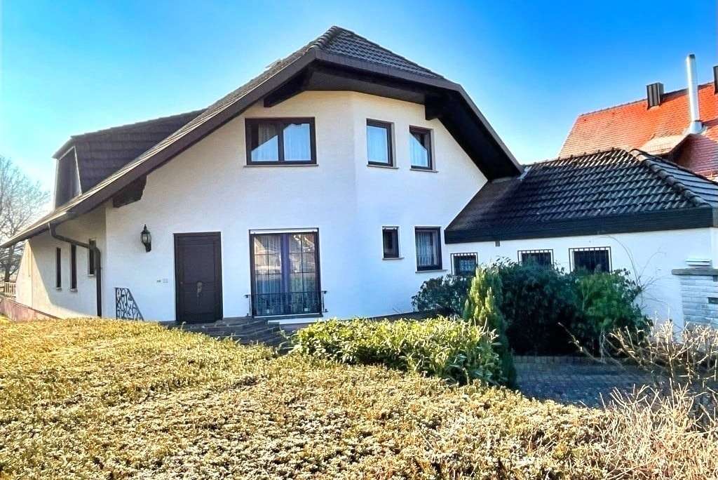 Außenbild - Einfamilienhaus in 96231 Bad Staffelstein mit 213m² kaufen