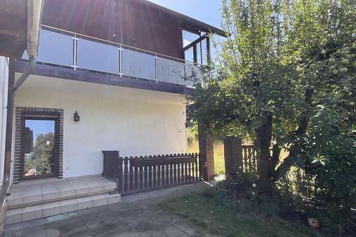Balkon und Terrasse Balkon und Terrasse - Zweifamilienhaus in 96472 Rödental mit 195m² kaufen