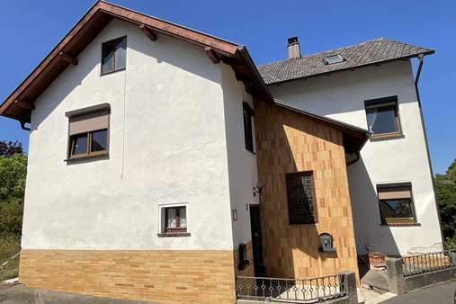 Eingangsbereich Eingangsbereich - Zweifamilienhaus in 96472 Rödental mit 195m² kaufen
