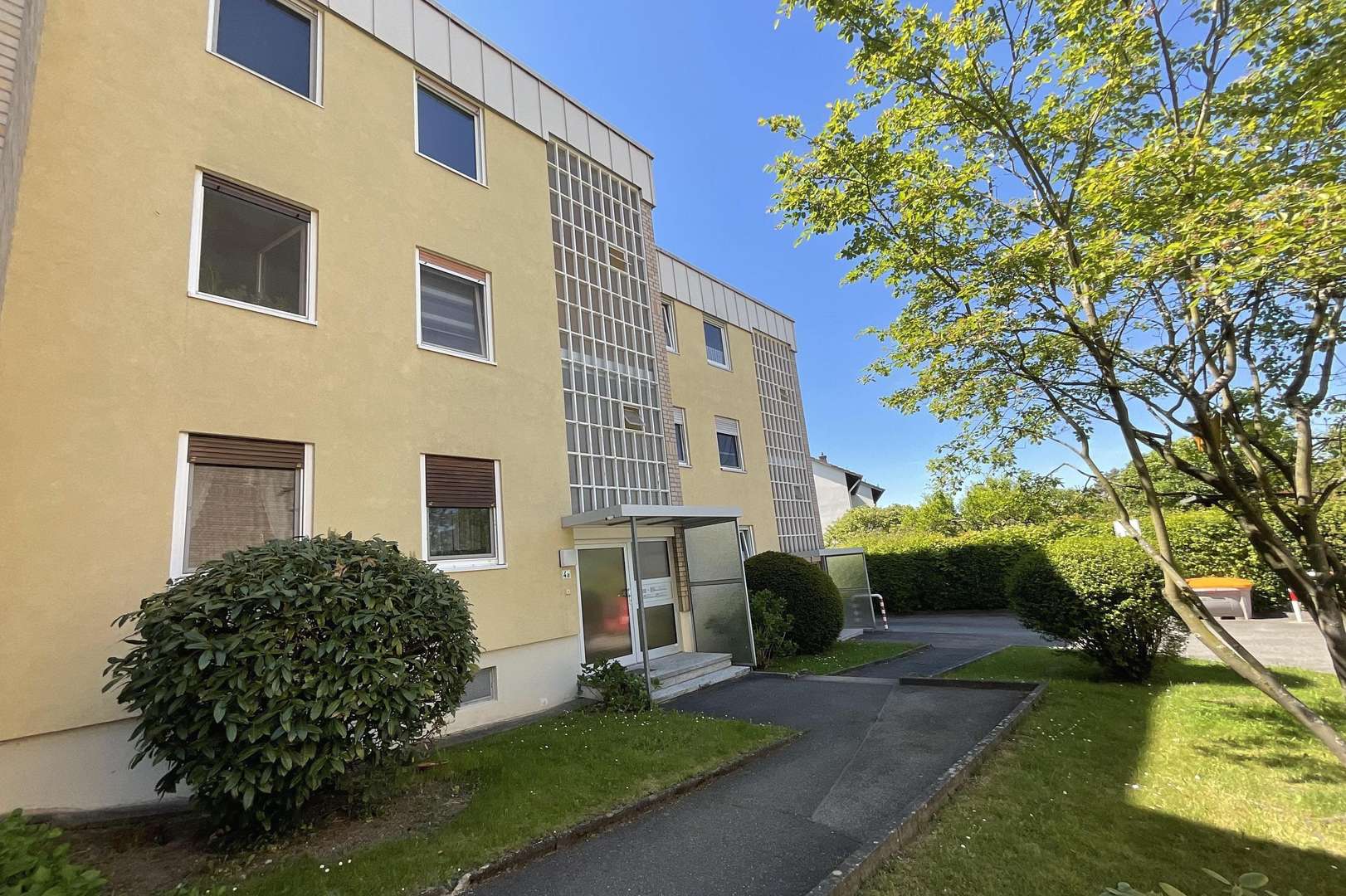 Titelbild Titelbild - Etagenwohnung in 96450 Coburg mit 69m² kaufen
