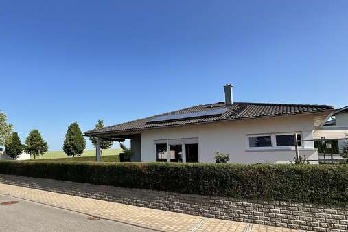 Straßenansicht Straßenansicht - Bungalow in 96450 Coburg mit 134m² kaufen