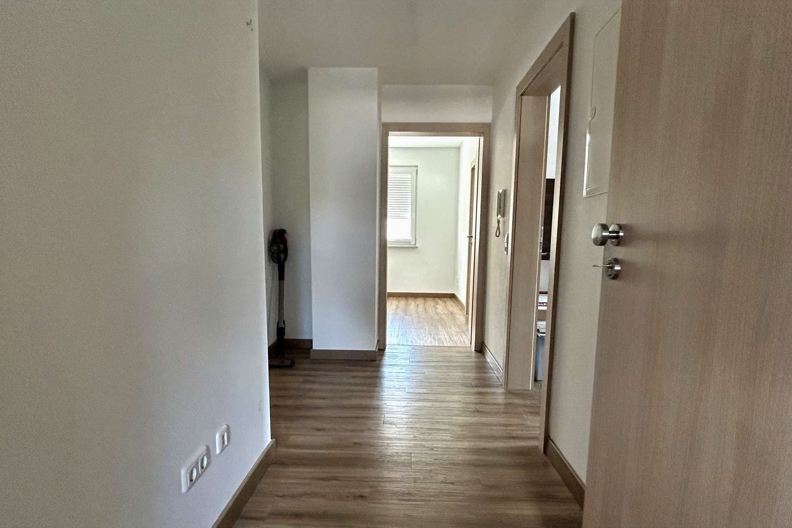 Flur Flur - Etagenwohnung in 96231 Bad Staffelstein mit 65m² mieten