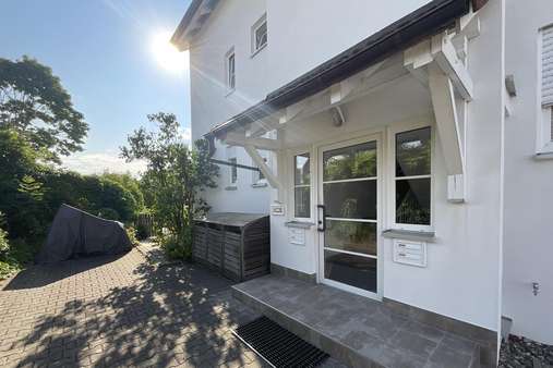 Hauseingang - Maisonette-Wohnung in 96450 Coburg mit 96m² kaufen