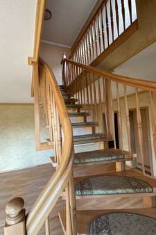 Treppe zu den Schlafzimmern Treppe zu den Schlafzimmern - Maisonette-Wohnung in 96450 Coburg mit 101m² kaufen