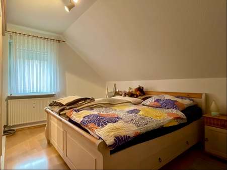 Schlafzimmer - Etagenwohnung in 96487 Dörfles-Esbach mit 81m² mieten