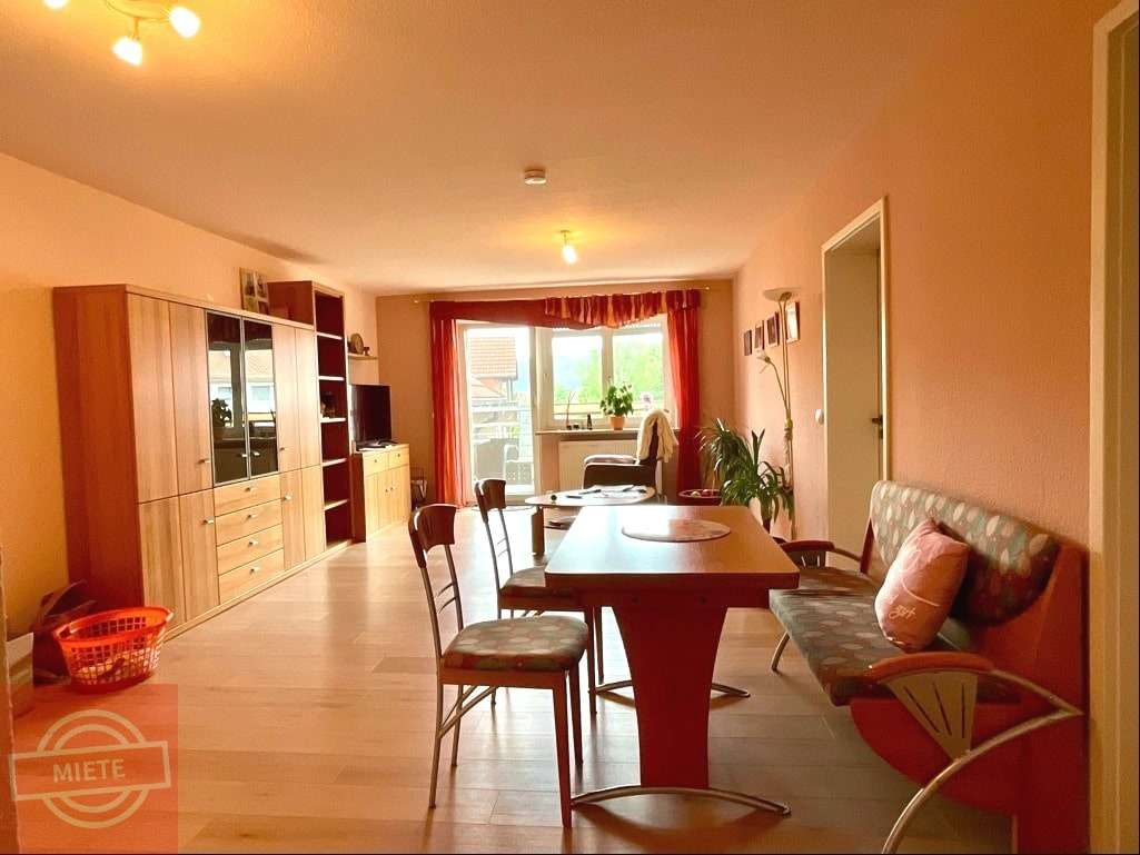 Wohnzimmer - Etagenwohnung in 96487 Dörfles-Esbach mit 81m² mieten