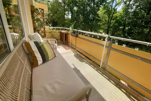 Renovierte 3- Zimmer- Wohnung mit Garage in Creidlitz