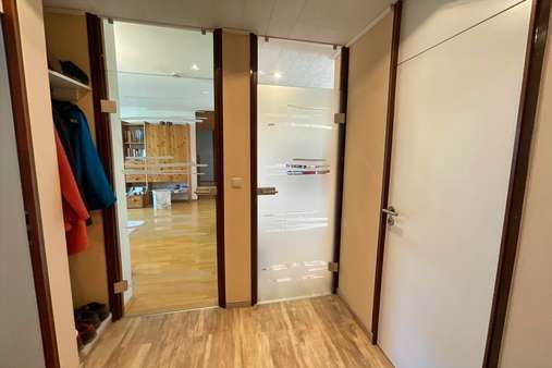 Flur. - Etagenwohnung in 96450 Coburg mit 110m² kaufen