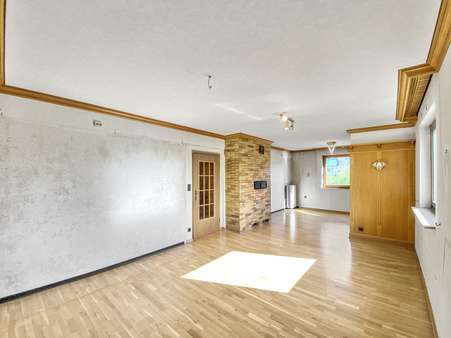 Großzügiges Wohnzimmer - Reiheneckhaus in 97084 Würzburg mit 117m² kaufen
