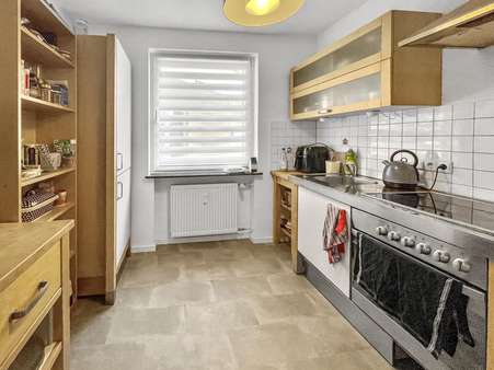 Geräumige Küche - Erdgeschosswohnung in 97070 Würzburg mit 90m² kaufen