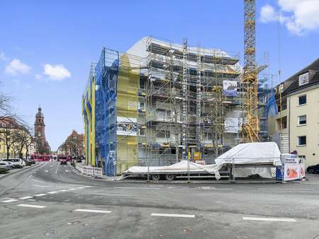 Blick auf das Mehrfamilienhaus - Maisonette-Wohnung in 97070 Würzburg mit 154m² mieten