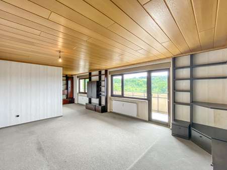 Großzügiges Wohnzimmer - Etagenwohnung in 97209 Veitshöchheim mit 98m² kaufen