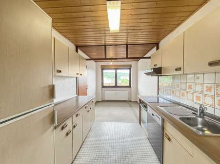 Zweizeilige Einbauküche - Etagenwohnung in 97209 Veitshöchheim mit 98m² kaufen